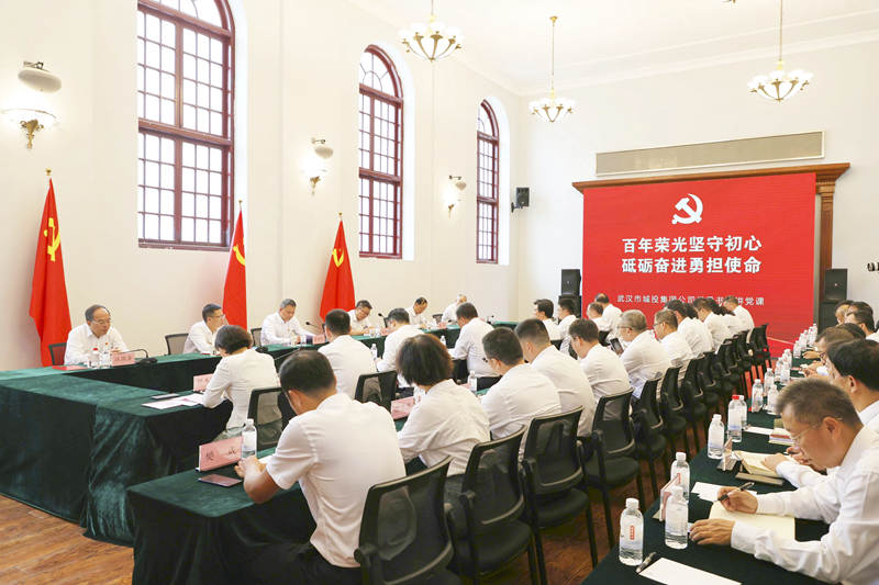 2023年7月1日，市城投集團(tuán)公司黨委開(kāi)展“七一”主題黨日活動(dòng)，集團(tuán)公司黨委書(shū)記、董事長(zhǎng)余新民現(xiàn)場(chǎng)講授黨課。.jpg